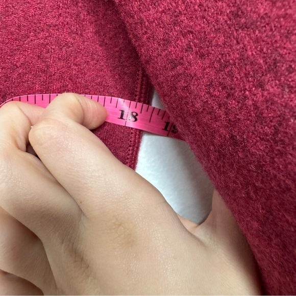 Icelandic Design red floral design wool button front sweater jacket - Picture 9 of 9